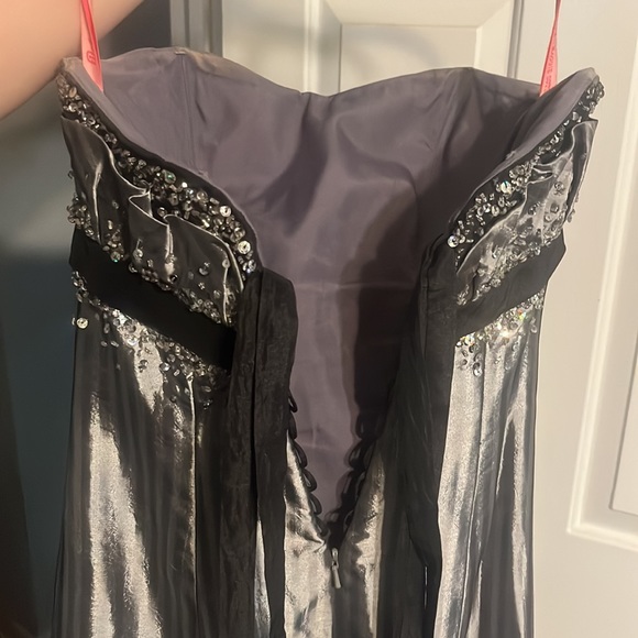 GORGEOUS gunmetal grey strapless gown with corset back - Picture 3 of 4